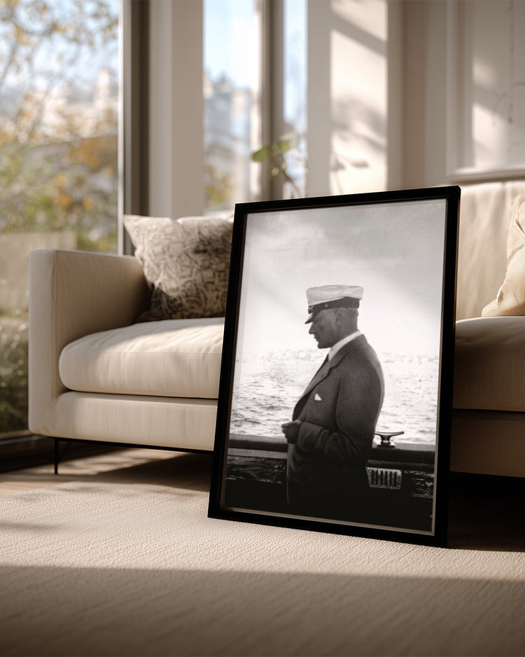 Asaletin Simgesi: Beyaz Şapkalı Atatürk Poster Tablosu