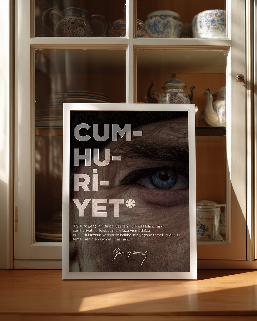 Cumhuriyetin Gözü – Özgürlüğün İzinde Atatürk Poster Tablosu