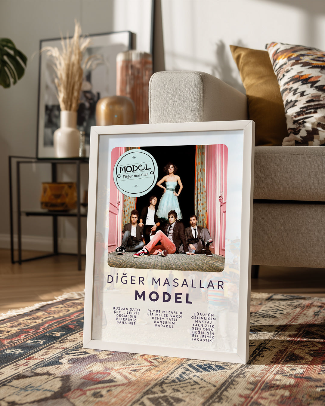 Diğer Masallar - Model Poster Tablosu