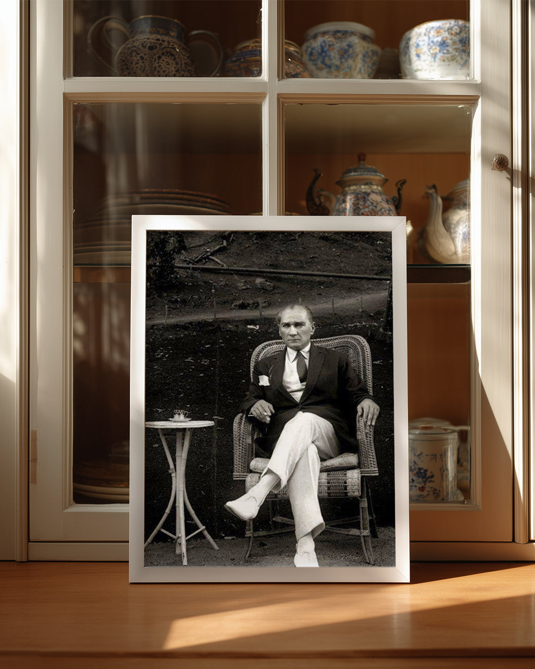 Düşünen Komutan: Oturan Atatürk Poster Tablosu