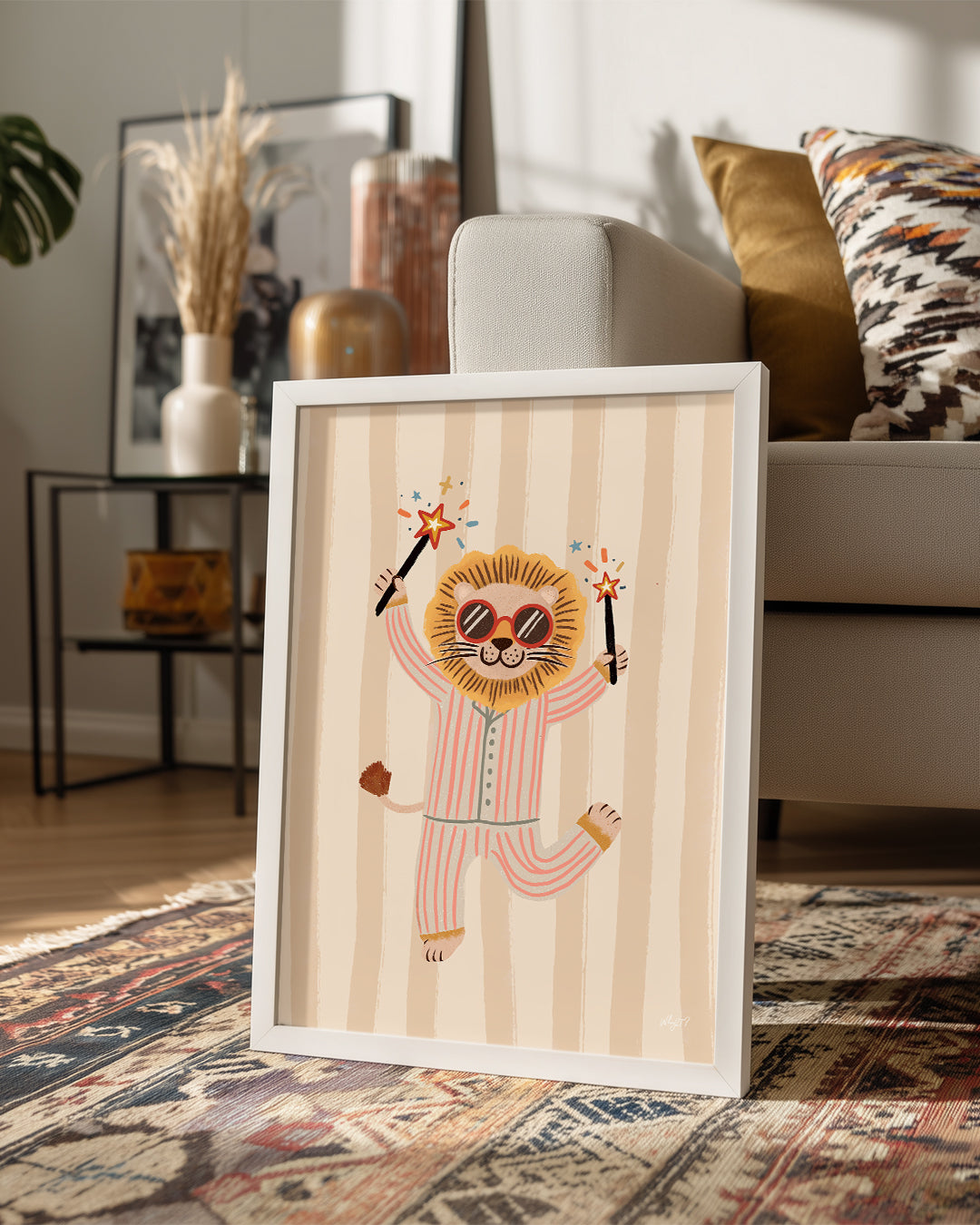 Aslan Pijama Giyiyor - Eğlenceli Ve Renkli Sihir Gösterisi Poster Tablosu