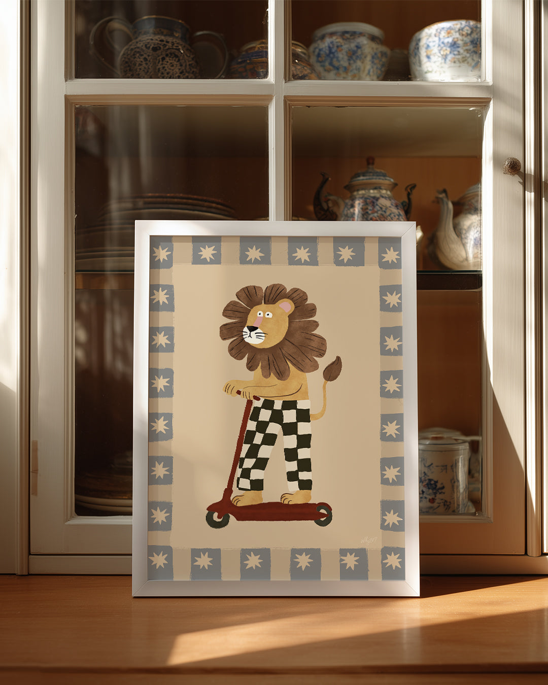 Aslan Scooter Kullanıyor - Eğlenceli Karakter Tasarımı Poster Tablosu