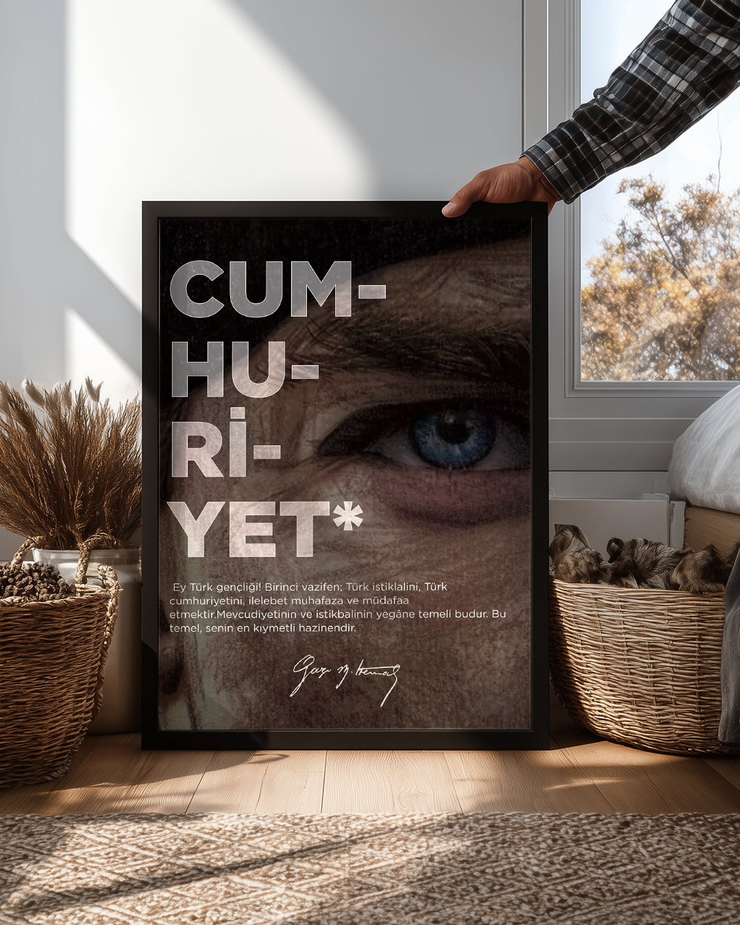 Cumhuriyetin Gözü – Özgürlüğün İzinde Atatürk Poster Tablosu