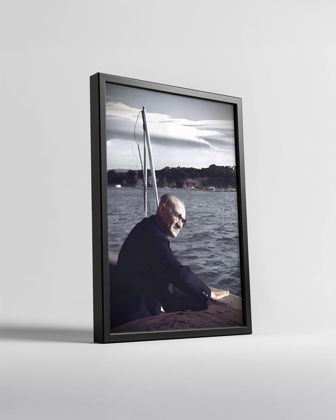 Denizlerde Bir Lider: Atatürk’ün Mavi Vatan Gururu Poster Tablosu