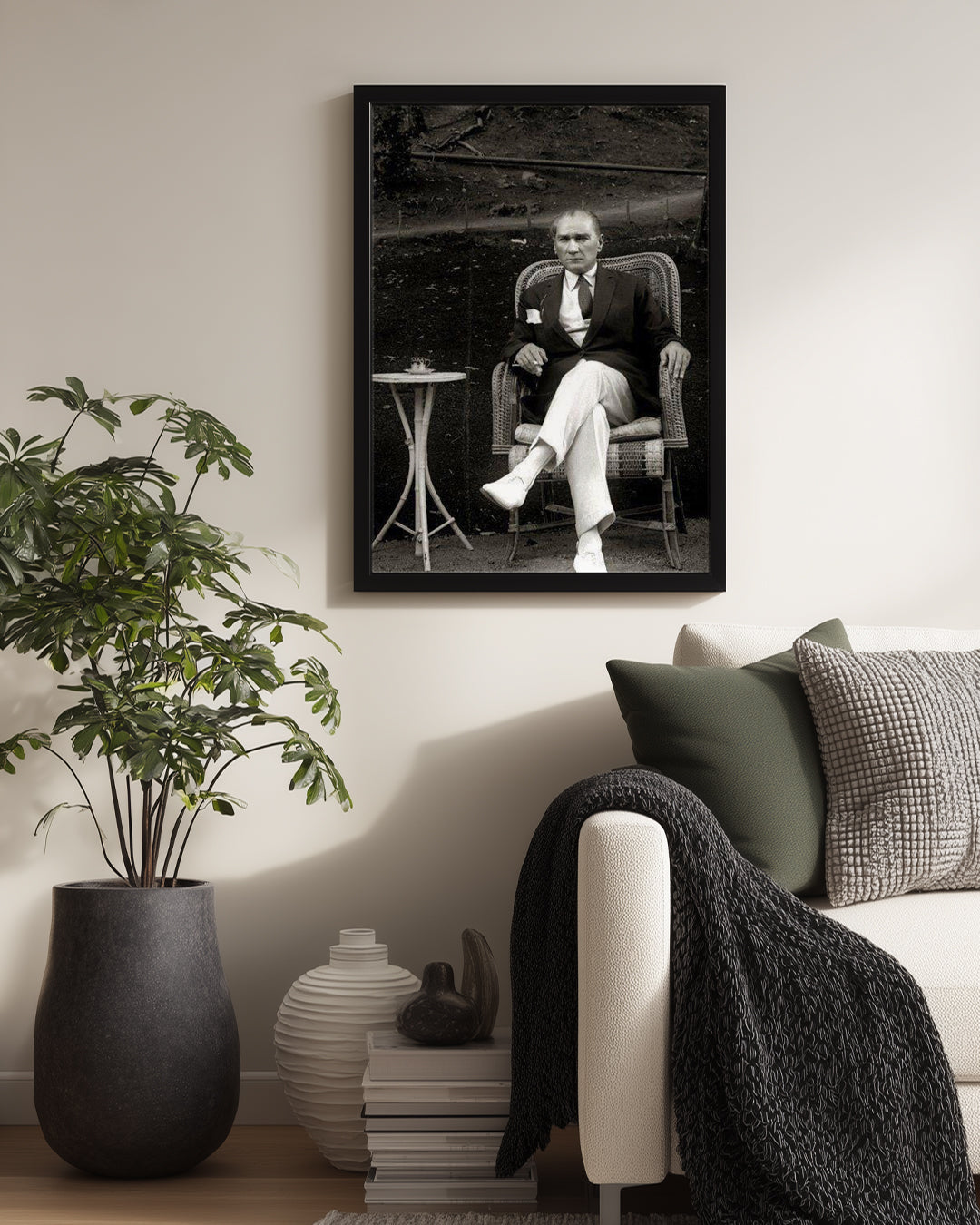 Düşünen Komutan: Oturan Atatürk Poster Tablosu