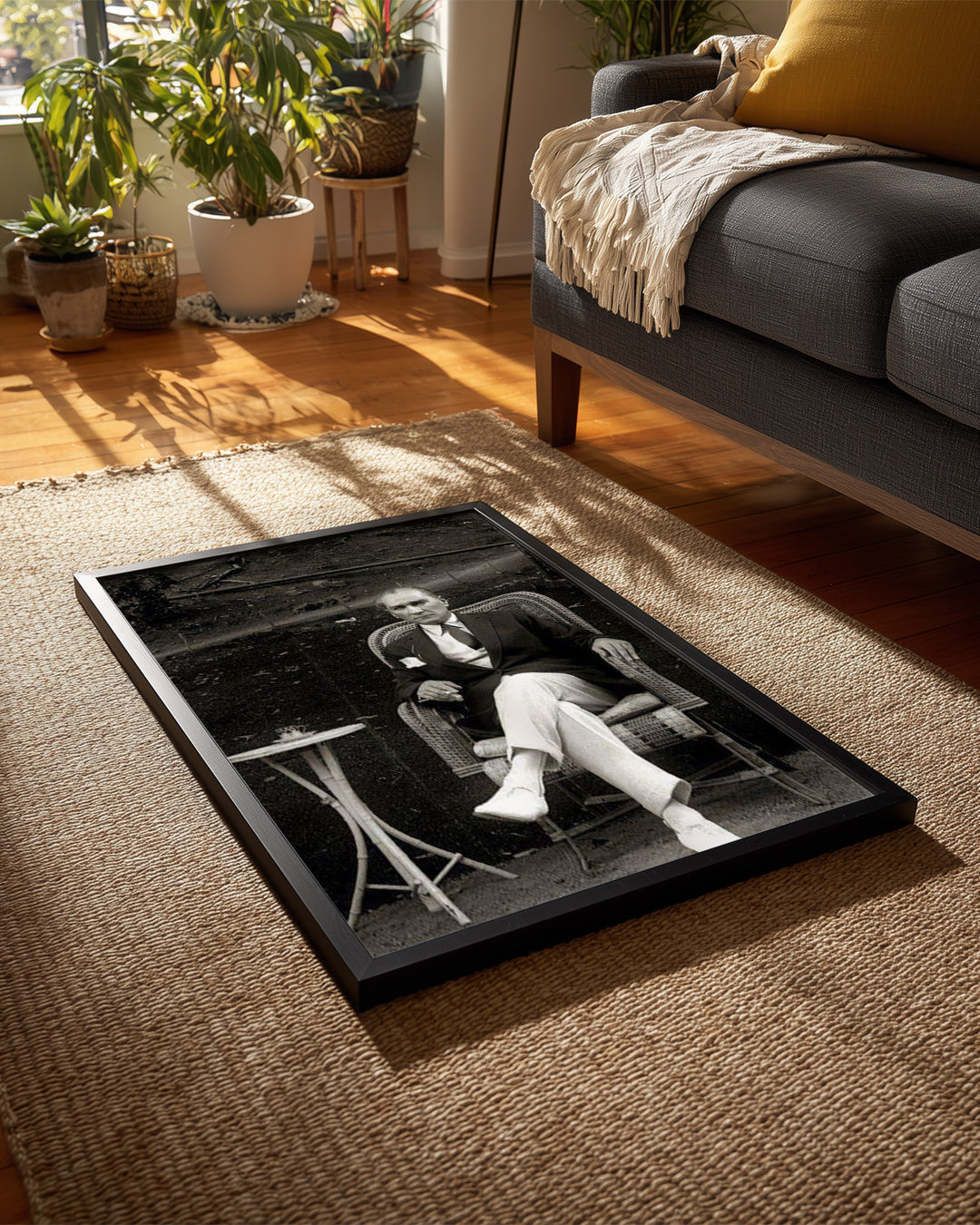 Düşünen Komutan: Oturan Atatürk Poster Tablosu