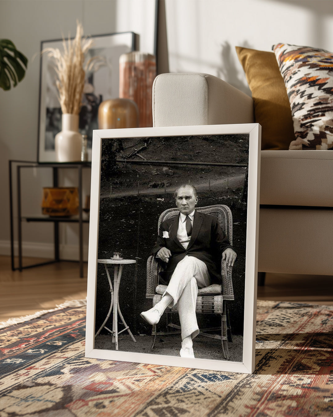 Düşünen Komutan: Oturan Atatürk Poster Tablosu