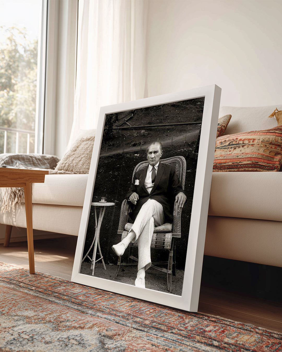 Düşünen Komutan: Oturan Atatürk Poster Tablosu