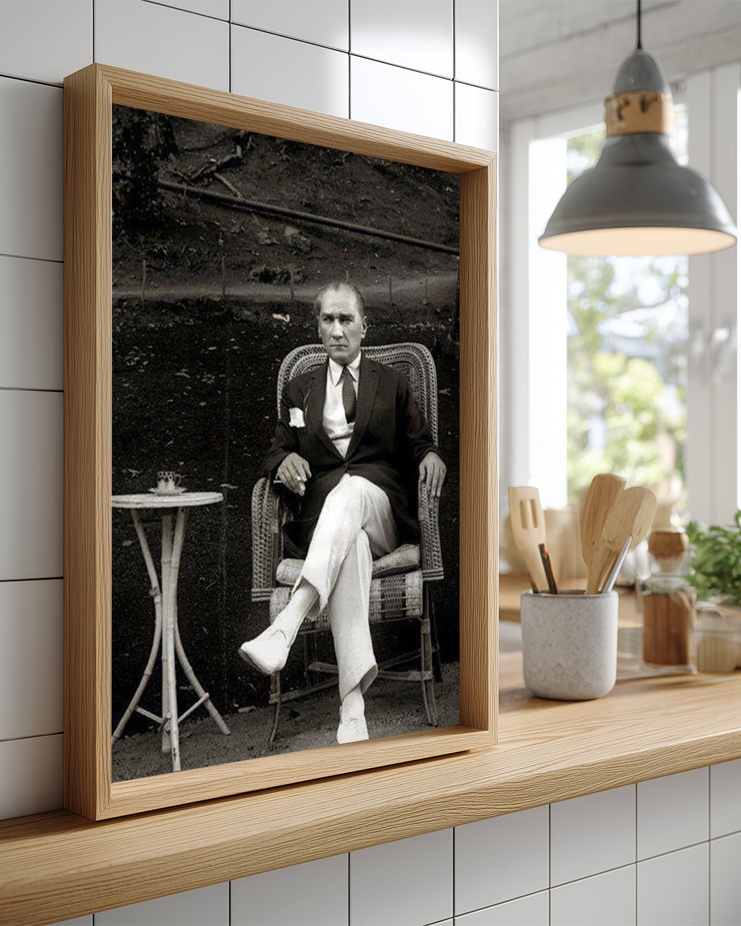 Düşünen Komutan: Oturan Atatürk Poster Tablosu