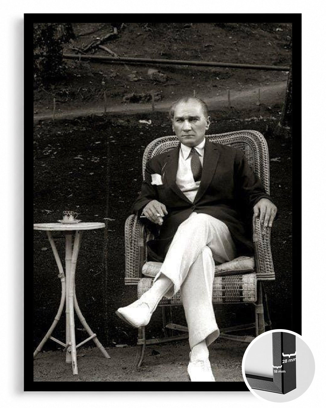 Düşünen Komutan: Oturan Atatürk Poster Tablosu