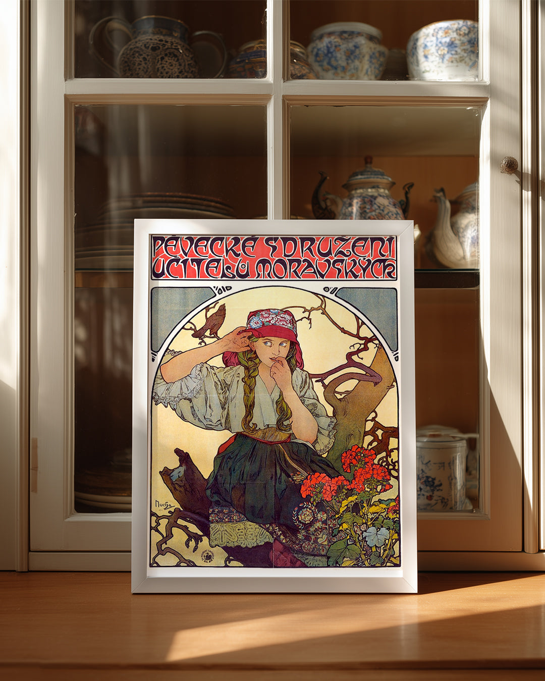 Geleneksel Kıyafetli Kadın - Doğal Güzellik ve Bitki Teması Poster Tablosu