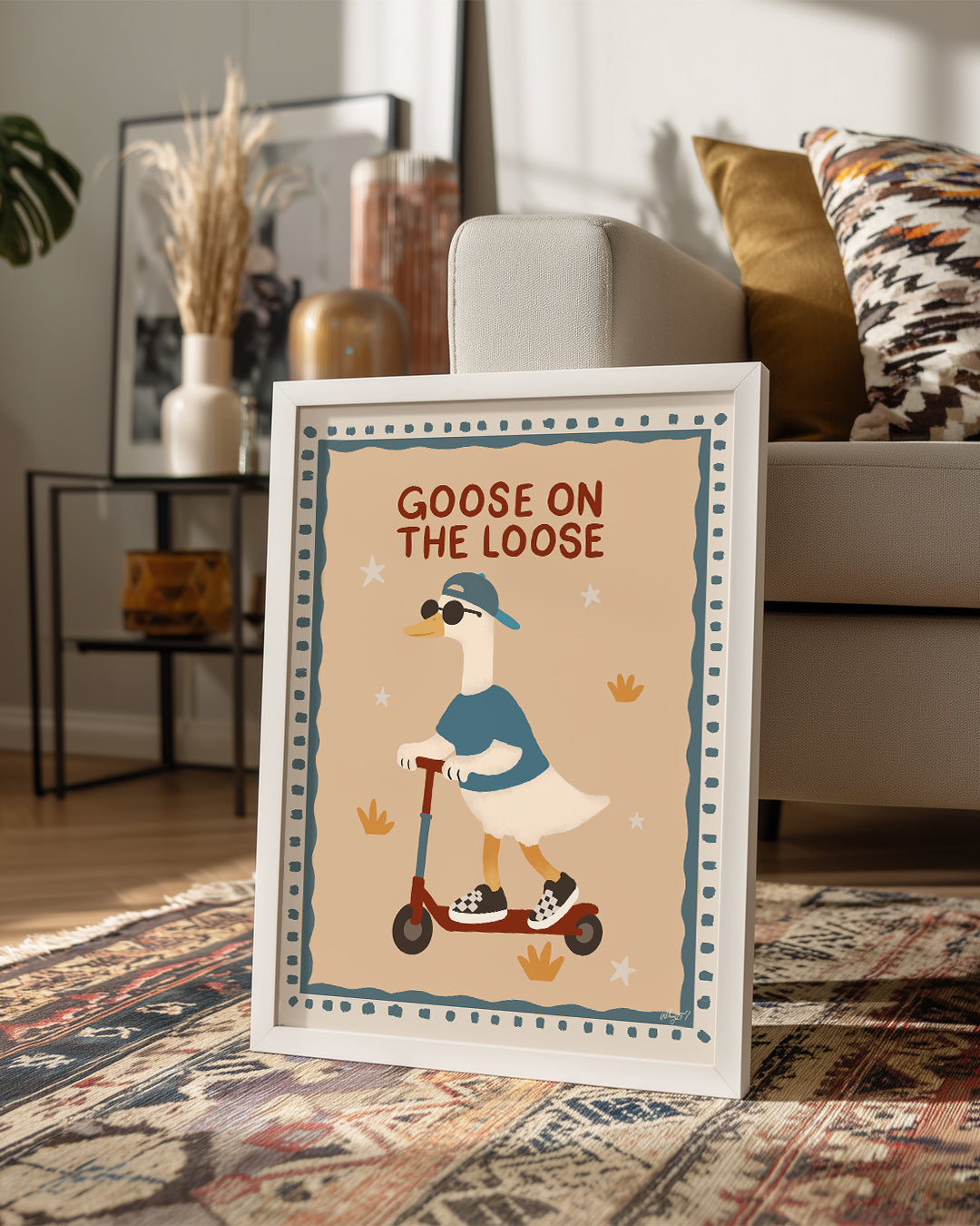 Kaz Scooter Üzerinde - Eğlenceli ve Şirin Bir Seyahat Teması Poster Tablosu