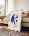 Mavi Oturan Figür ve Tropikal Yaprak - Henri Matisse - 1955 Poster Tablosu