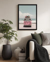 Sahilde Pembe Araba Poster Tablosu