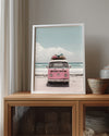 Sahilde Pembe Araba Poster Tablosu
