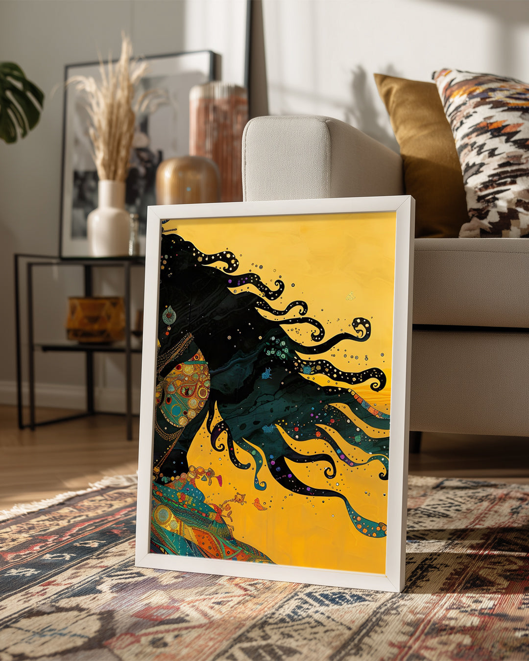 Tanrıça Silueti - Renkli Desenli Giysiyle Şık Tasarım Poster Tablosu