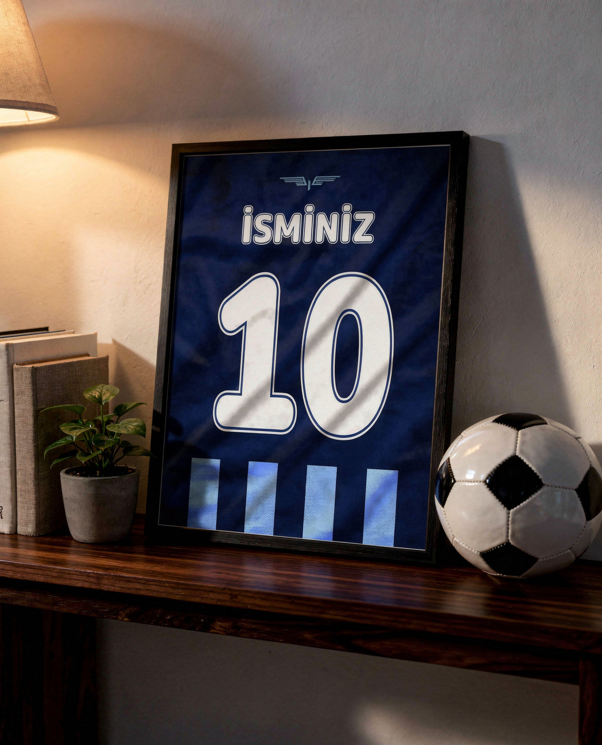 Lacivert Mavi Yeni Sezon Forma Arkası İsimli Numaralı Poster Tablo — siyah çerçeve, rafta